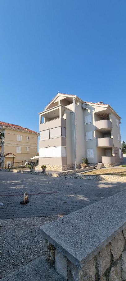 Florena Apartment *