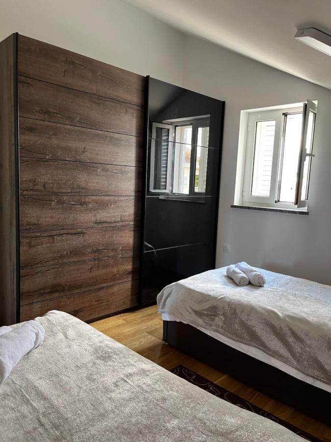 Apartment Florena Novalja