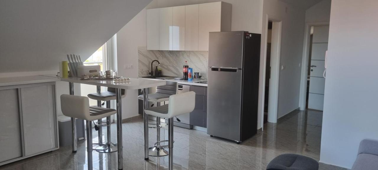 Apartment Florena Novalja